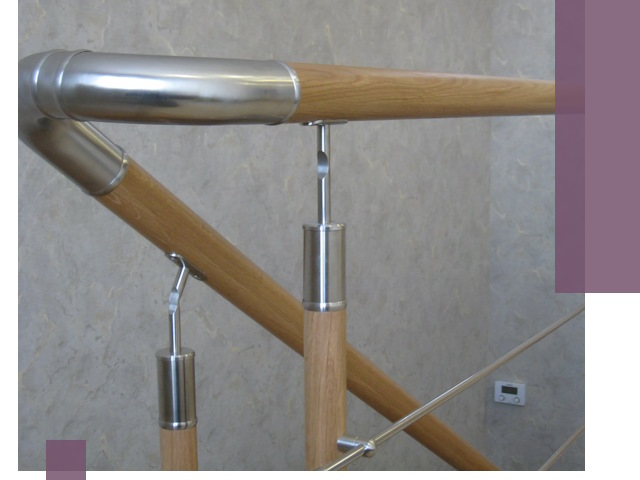 Комбинированные перила на заказ в Уссурийске — монтаж и производство