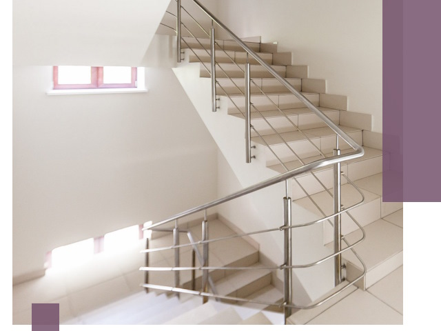 Установка и замена перил в подъезде в Уссурийске