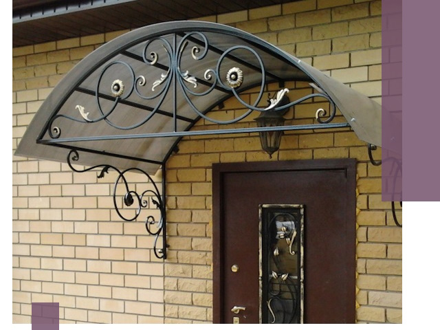 Изготовление козырьков из металла под ключ в Уссурийске