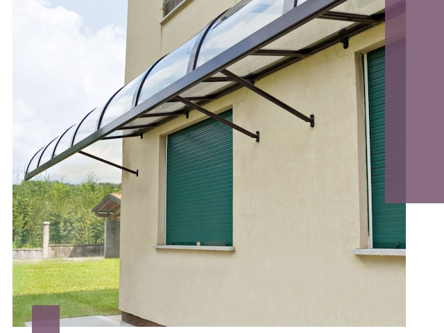 Козырьки над окнами в Уссурийске — изготовление и монтаж по выгоде