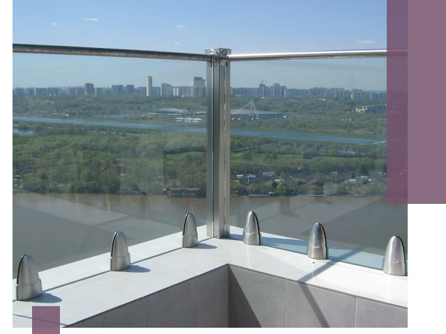 Стеклянные парапеты премиум класса в Уссурийске для домов и бизнесов