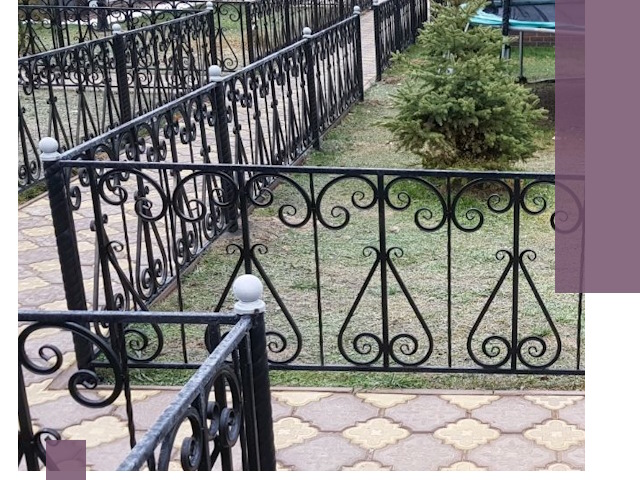 Кованые газонные ограждения под ключ в Уссурийске